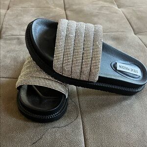 Steve Madden New never worn Black Slides with Silver Straps